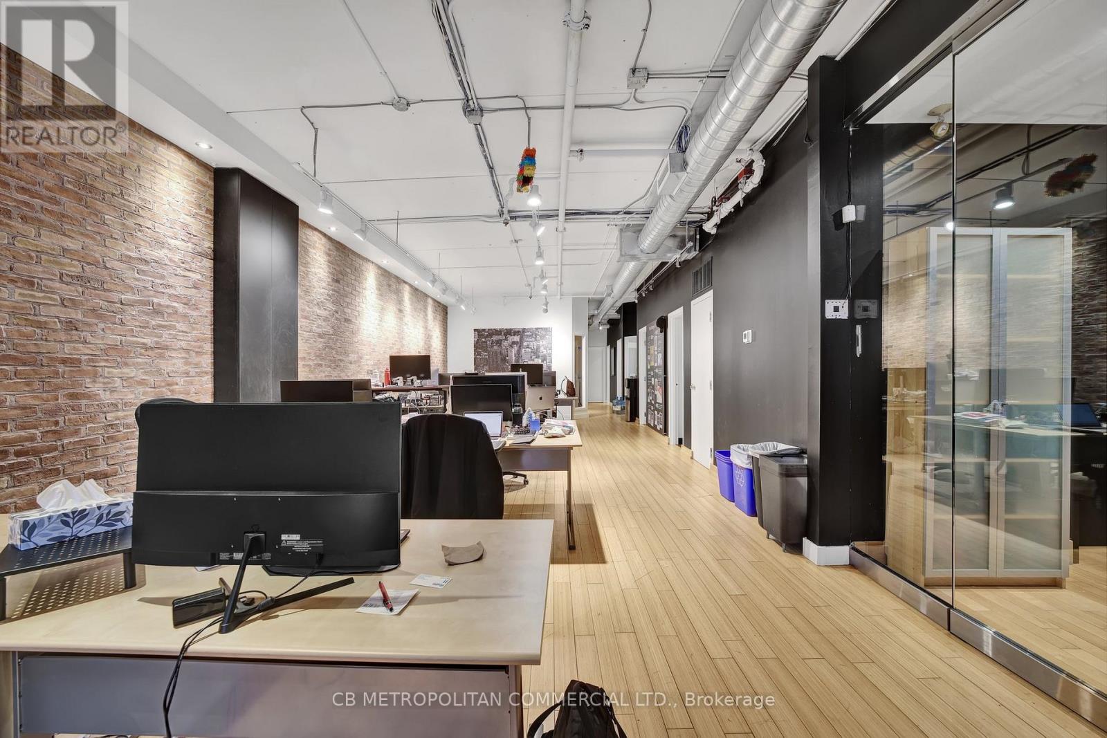 301 - 21 Camden Street, Toronto, Ontario  M5V 1V2 - Photo 6 - C12946602