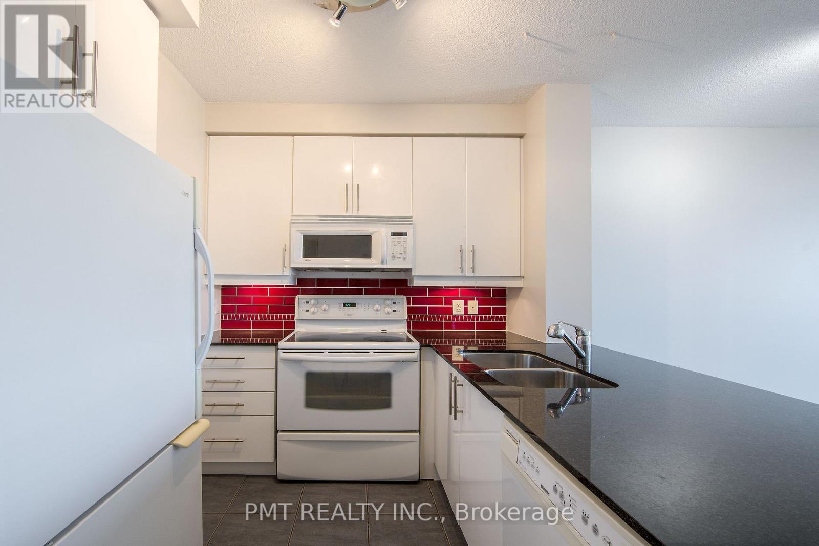 902 - 120 Dallimore Circle, Toronto, Ontario  M3C 4J1 - Photo 9 - C12946638