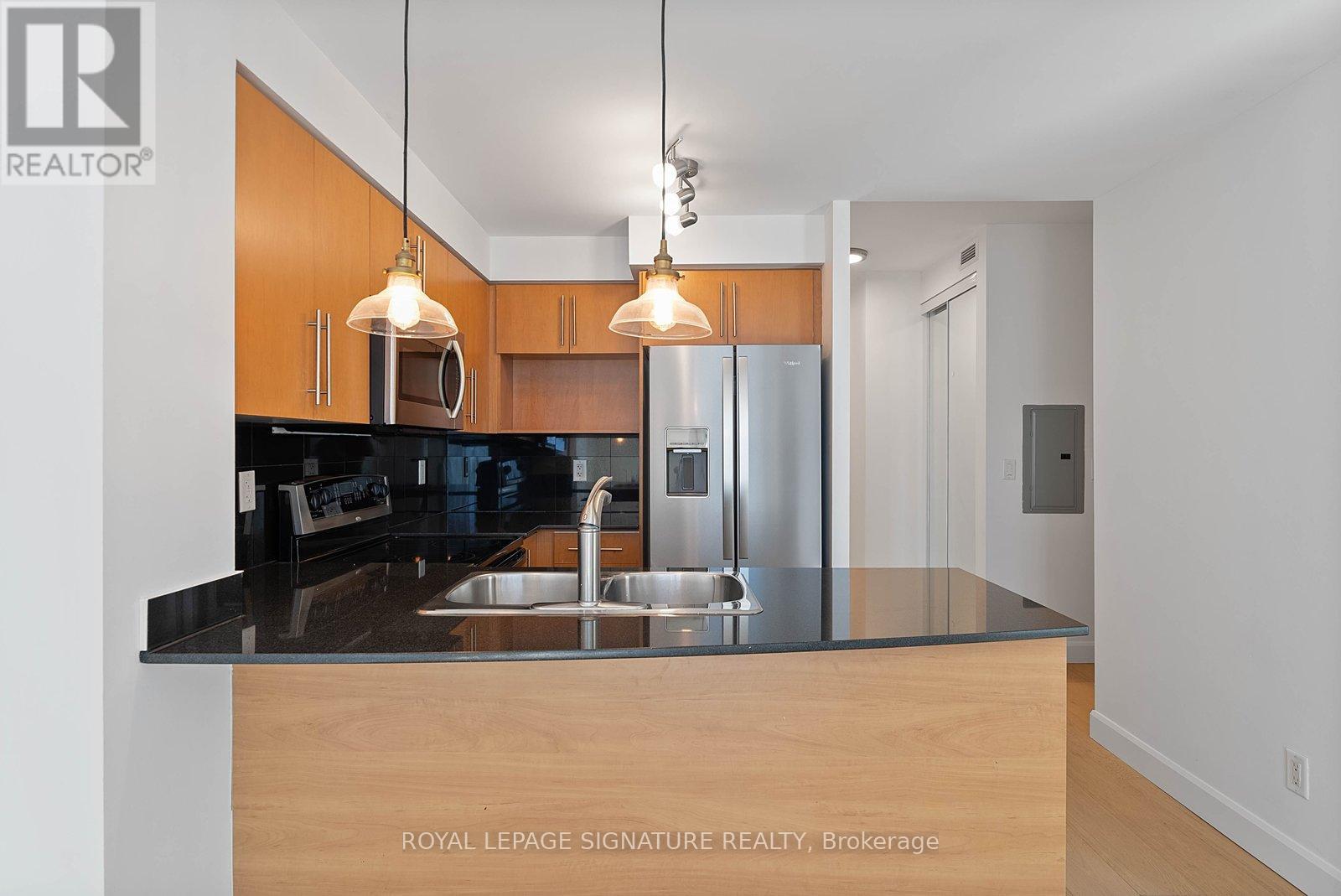 Ph11 - 18 Yonge Street, Toronto, Ontario  M5E 1R4 - Photo 6 - C12946750