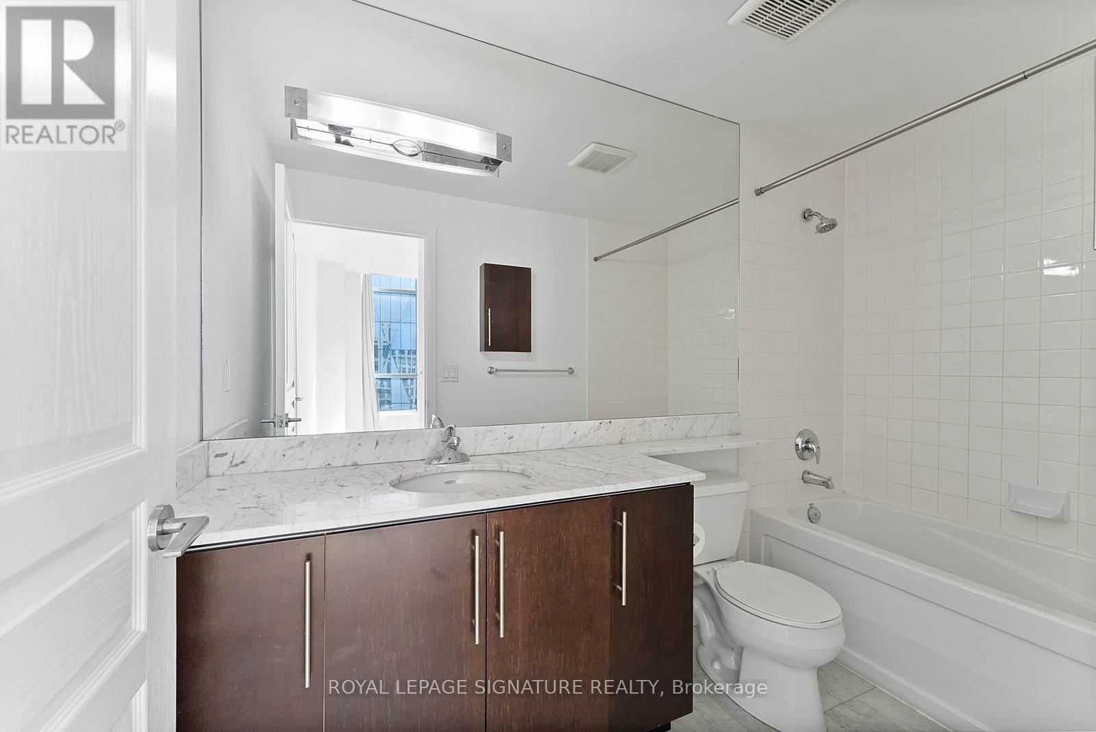 Ph11 - 18 Yonge Street, Toronto, Ontario  M5E 1R4 - Photo 7 - C12946750