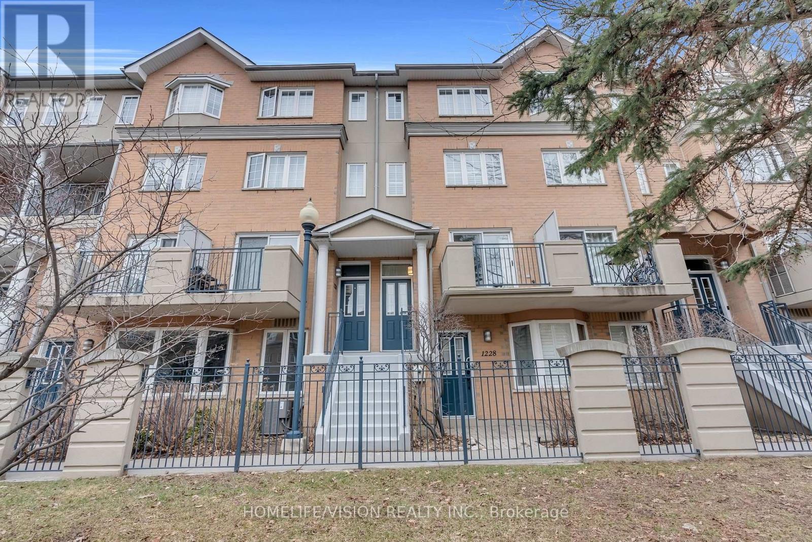 1229 - 28 Sommerset Way, Toronto, Ontario  M2N 6W7 - Photo 3 - C12946788