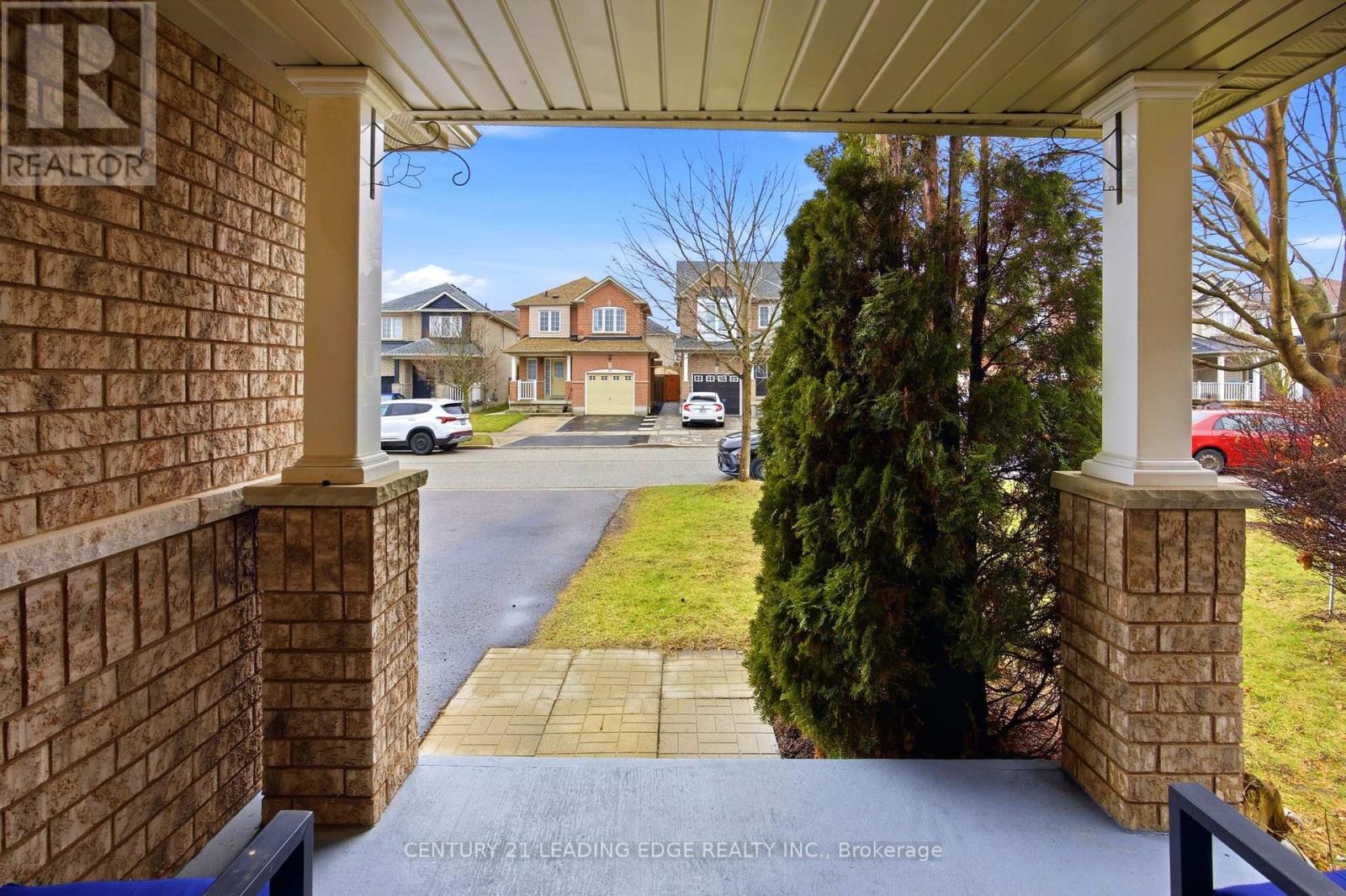 36 Rampart Crescent, Whitby, Ontario  L1P 1T6 - Photo 3 - E12946868