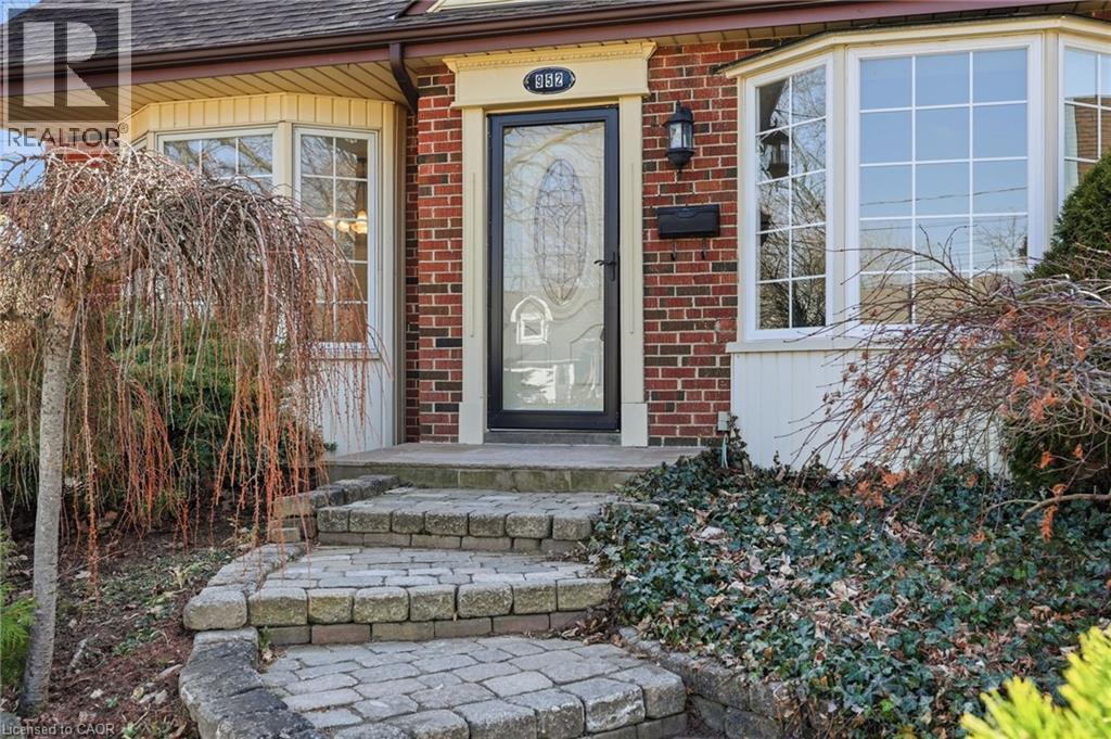 952 Danforth Avenue, Burlington, Ontario  L7T 1S8 - Photo 4 - 40816925