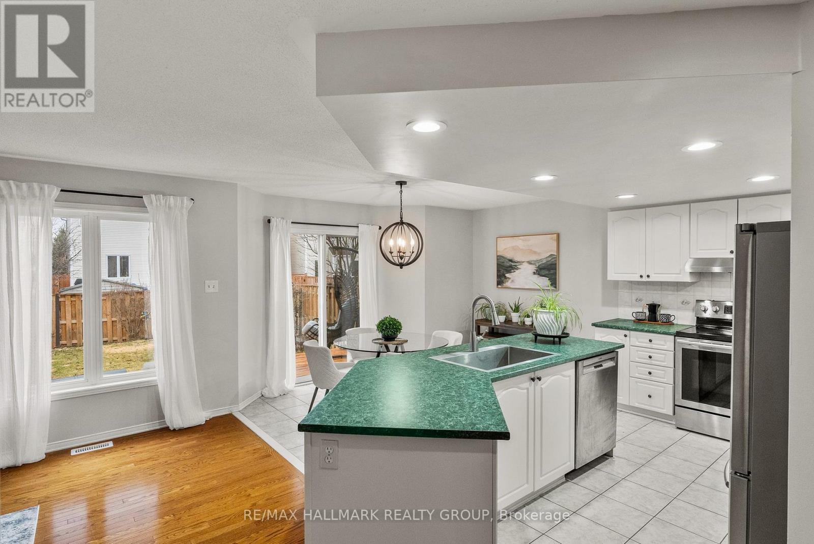 18 Irish Rose Crescent, Ottawa, Ontario  K2J 4T7 - Photo 9 - X12946148