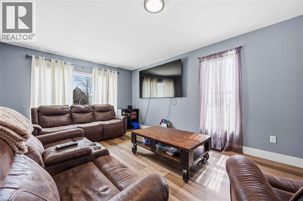 2565 Elizabeth Street, Oil Springs, Ontario  N0N 1P0 - Photo 15 - 26005736