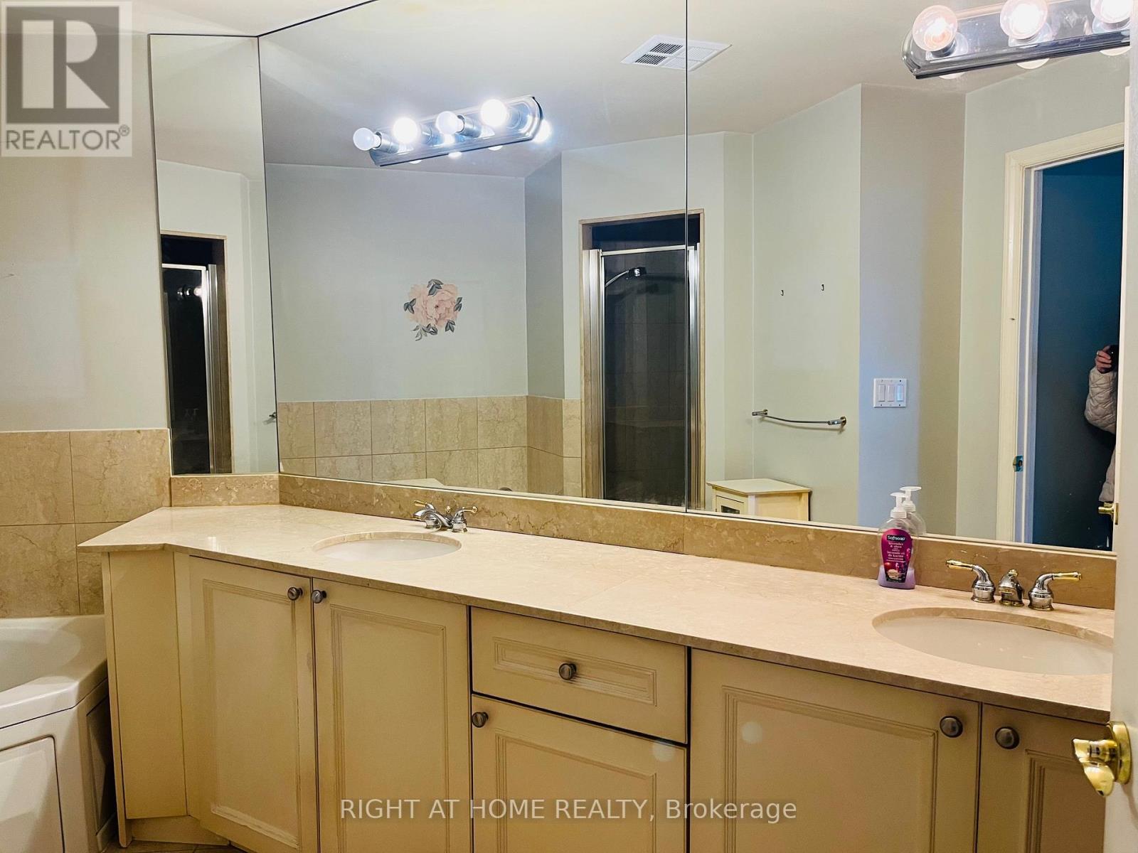 602 - 1 Cordoba Drive, Vaughan, Ontario  L4J 8S3 - Photo 11 - N12946650