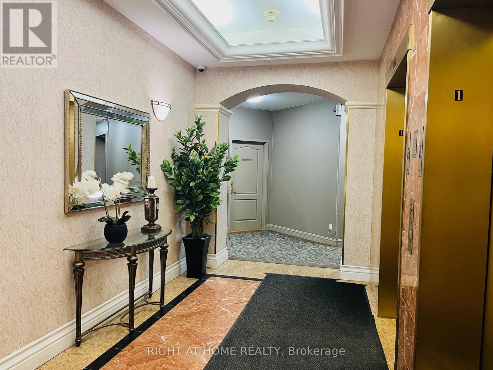 602 - 1 Cordoba Drive, Vaughan, Ontario  L4J 8S3 - Photo 4 - N12946650