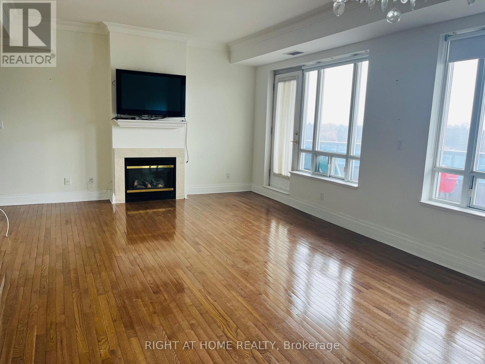 602 - 1 Cordoba Drive, Vaughan, Ontario  L4J 8S3 - Photo 5 - N12946650