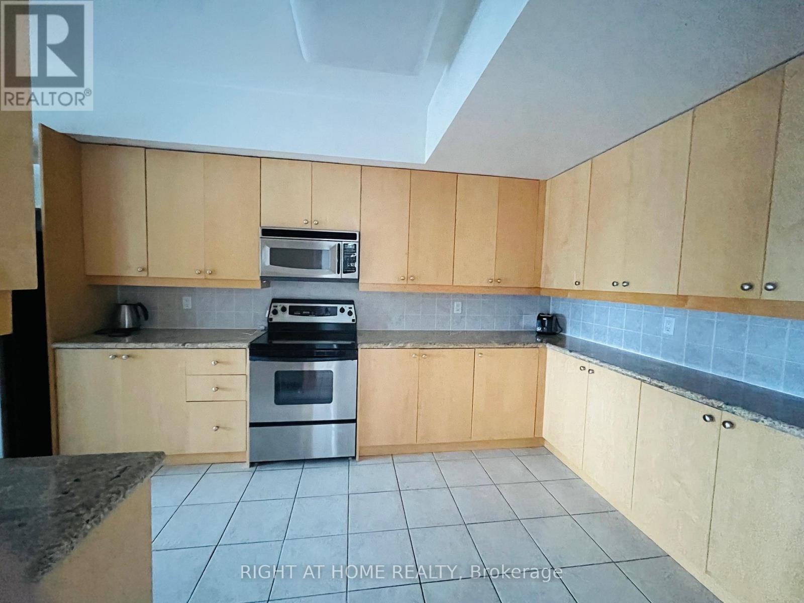 602 - 1 Cordoba Drive, Vaughan, Ontario  L4J 8S3 - Photo 8 - N12946650