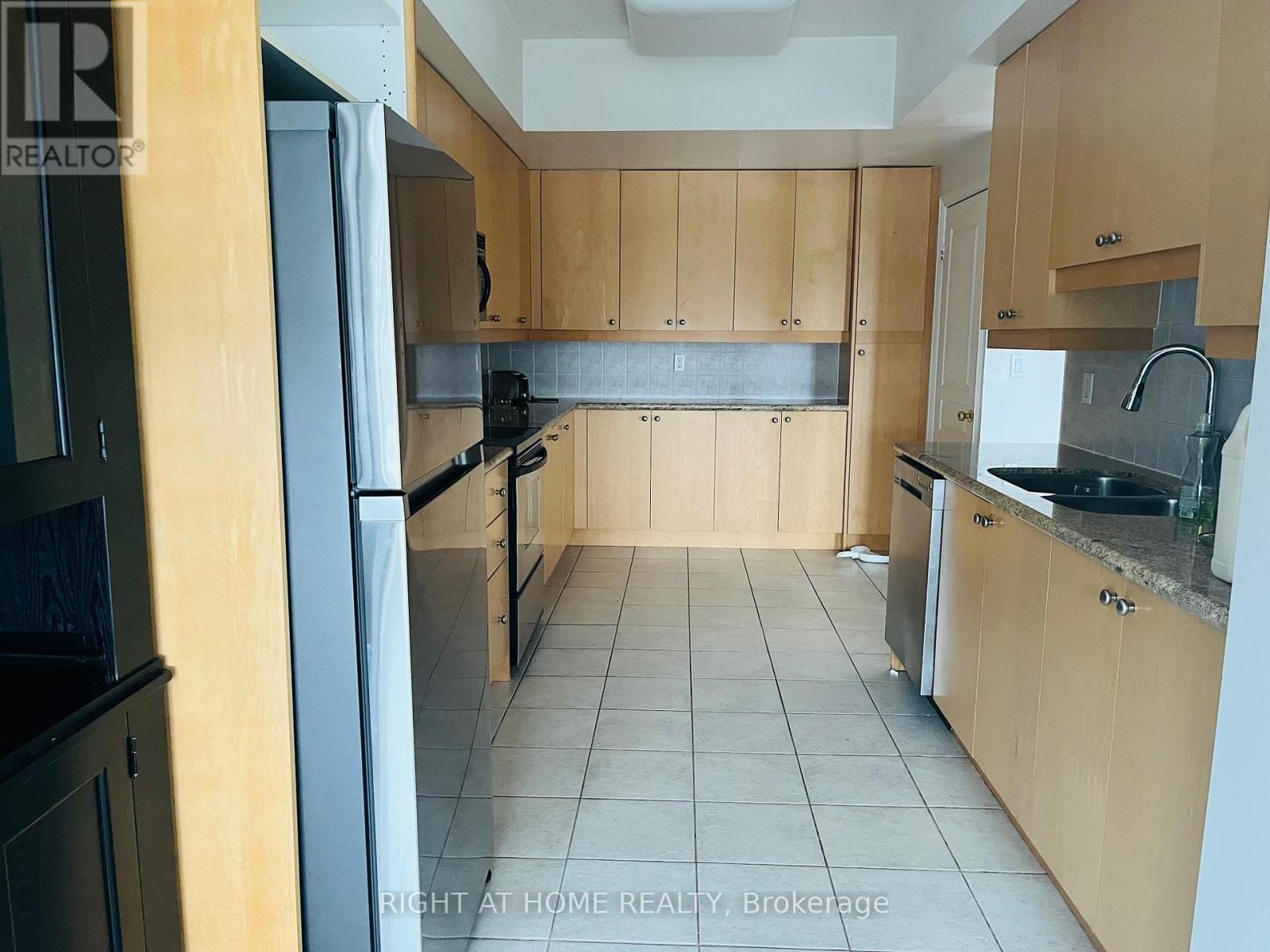 602 - 1 Cordoba Drive, Vaughan, Ontario  L4J 8S3 - Photo 9 - N12946650