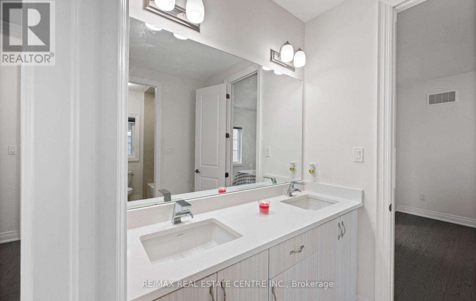 160 Wainfleet Crescent, Vaughan, Ontario  L3L 0E6 - Photo 37 - N12946758