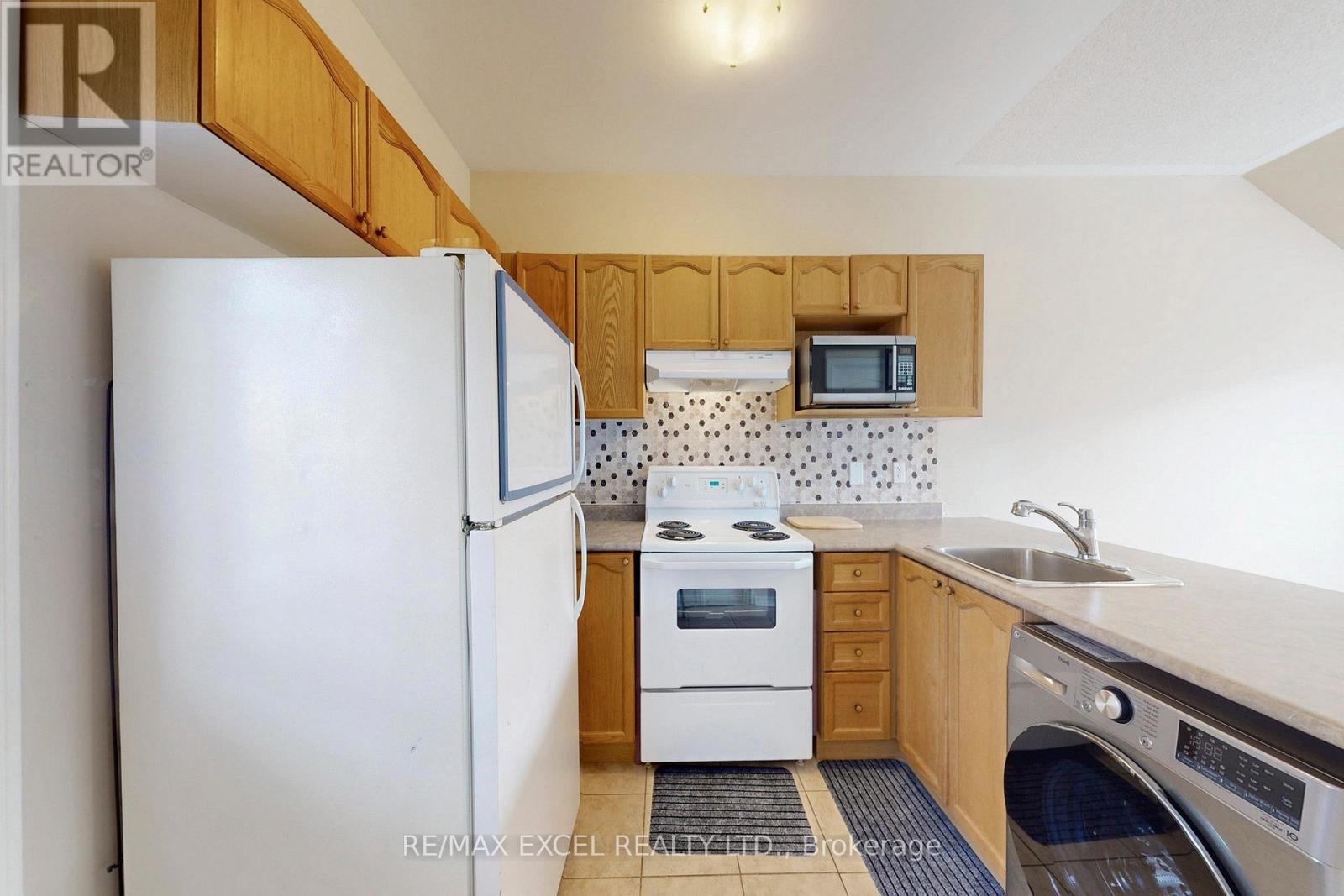 21 Peony Street, Markham, Ontario  L6B 1K9 - Photo 6 - N12946876