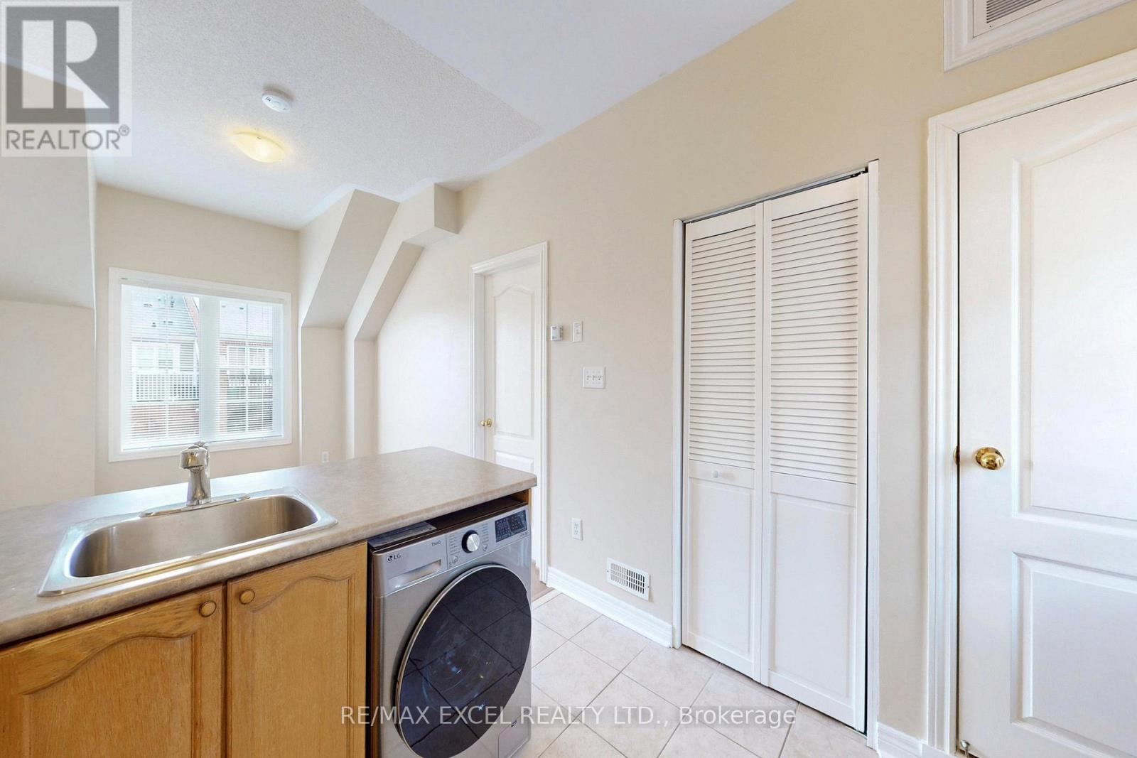 21 Peony Street, Markham, Ontario  L6B 1K9 - Photo 9 - N12946876