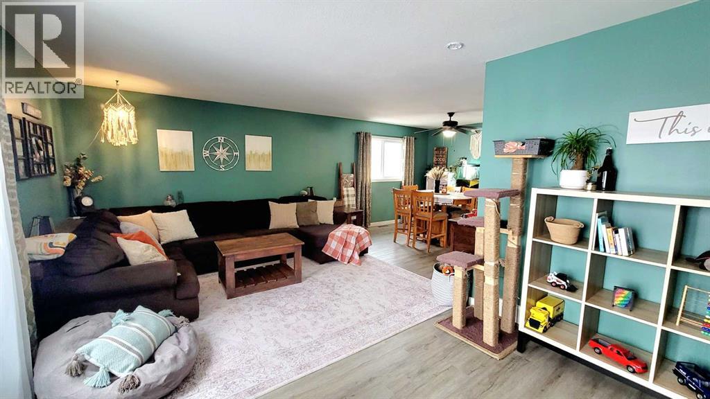 2 Westheights Drive, Didsbury, Alberta  T0M 0W0 - Photo 3 - A2291557