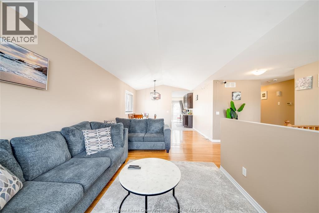 3870 Clara Avenue, Windsor, Ontario  N9E 4X6 - Photo 8 - 26003940