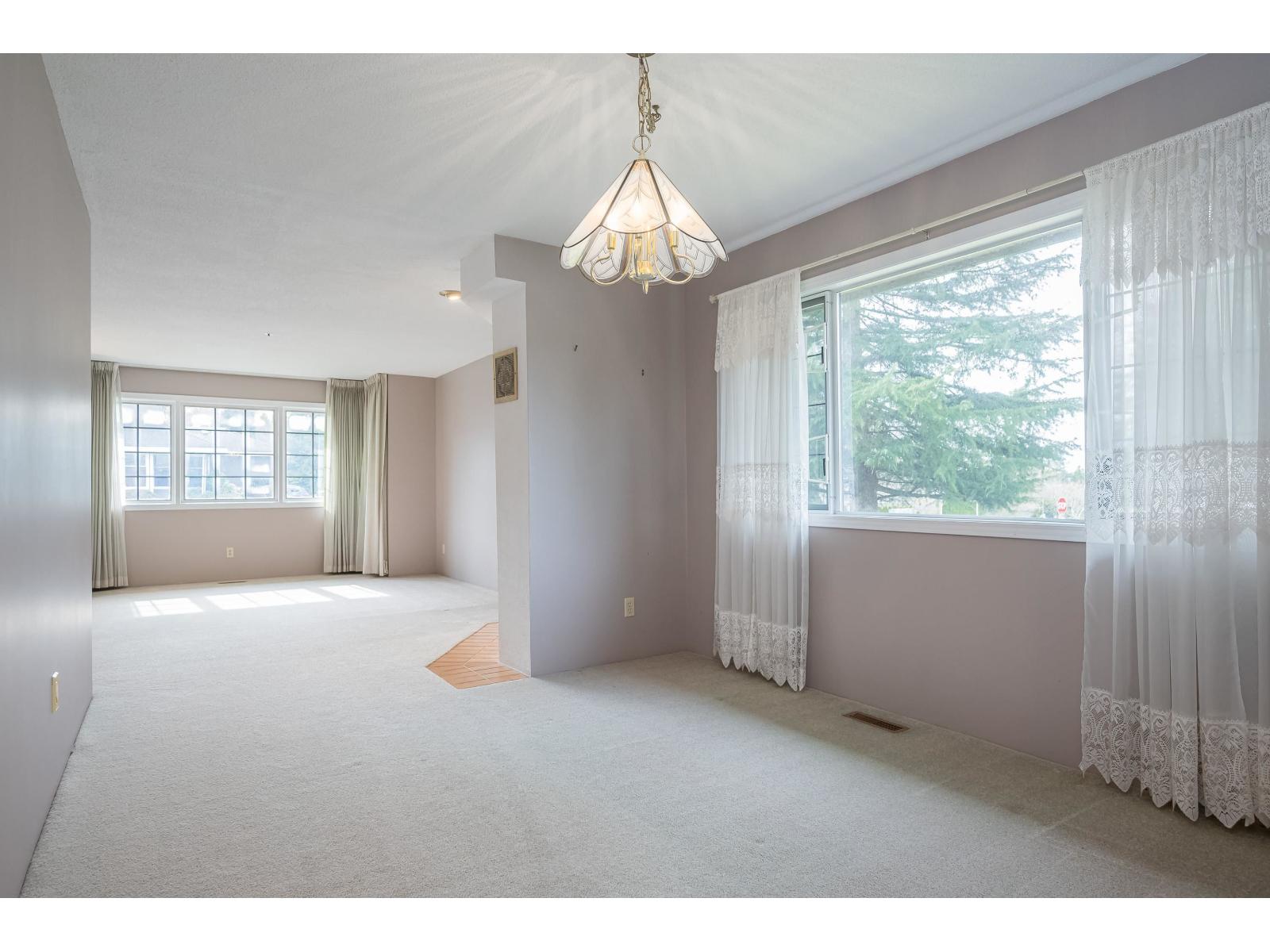 10523 Fraserglen Drive, Surrey, British Columbia  V4N 1V1 - Photo 10 - R3104098