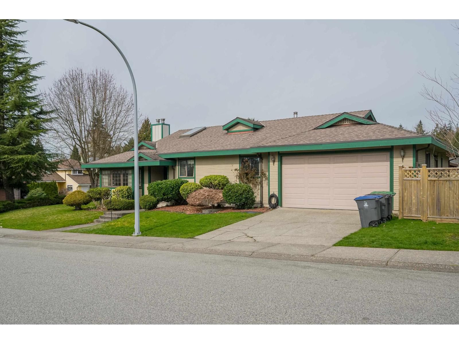 10523 Fraserglen Drive, Surrey, British Columbia  V4N 1V1 - Photo 2 - R3104098