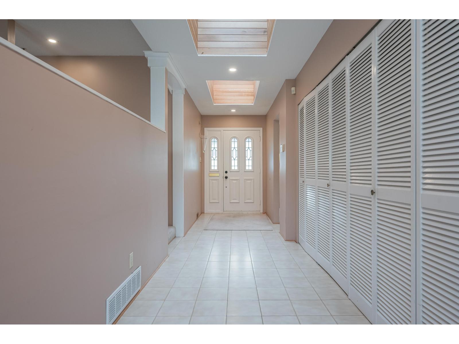 10523 Fraserglen Drive, Surrey, British Columbia  V4N 1V1 - Photo 5 - R3104098