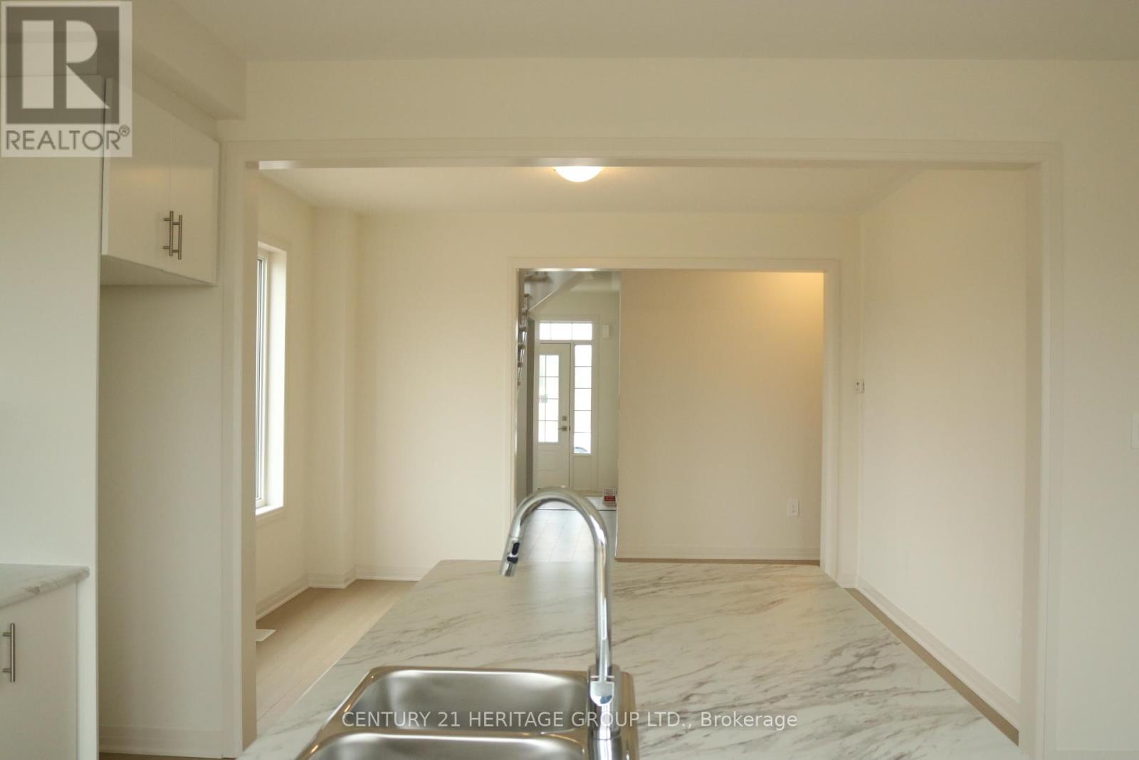 37 Stockholm Road, Barrie, Ontario  L9S 2Z8 - Photo 2 - S12946646