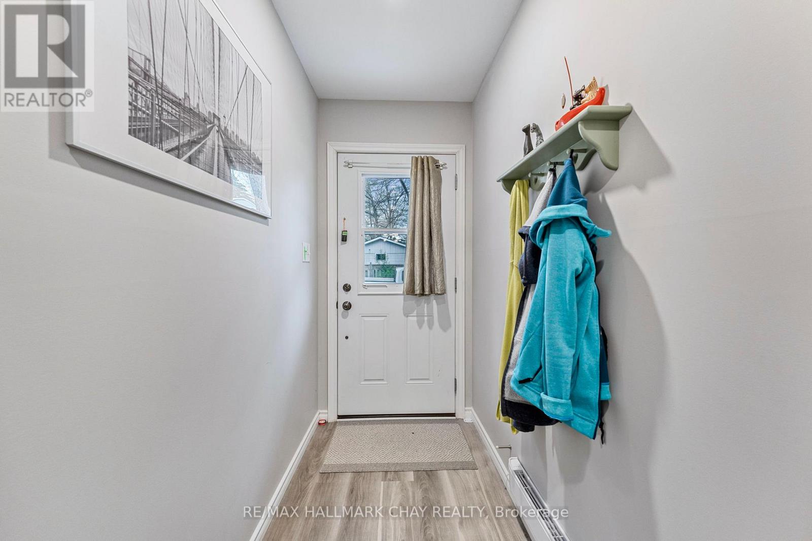 57 Laidlaw Street, Wasaga Beach, Ontario  L9Z 2L2 - Photo 6 - S12946780