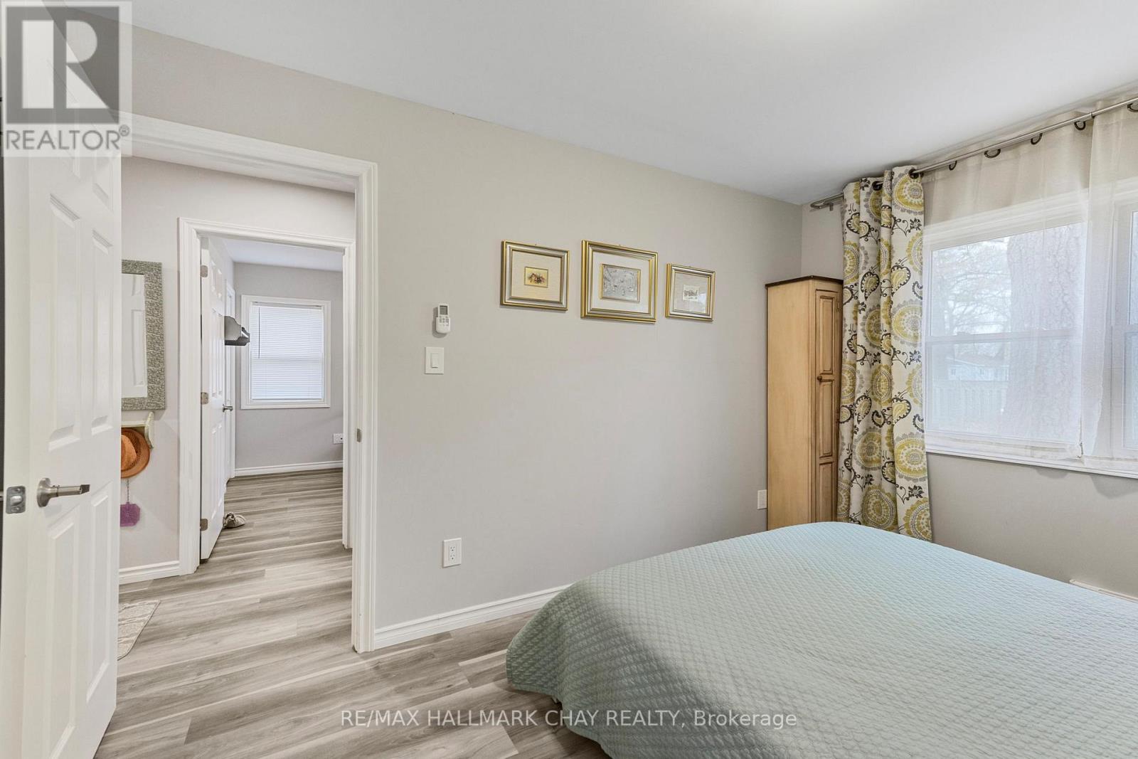 57 Laidlaw Street, Wasaga Beach, Ontario  L9Z 2L2 - Photo 8 - S12946780