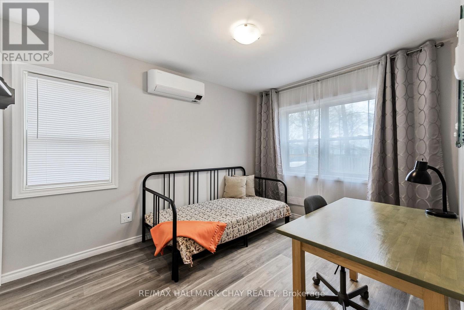 57 Laidlaw Street, Wasaga Beach, Ontario  L9Z 2L2 - Photo 9 - S12946780