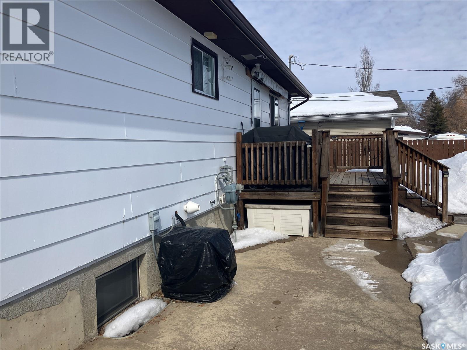 1103 3rd Street W, Nipawin, Saskatchewan  S0E 1E0 - Photo 3 - SK031806