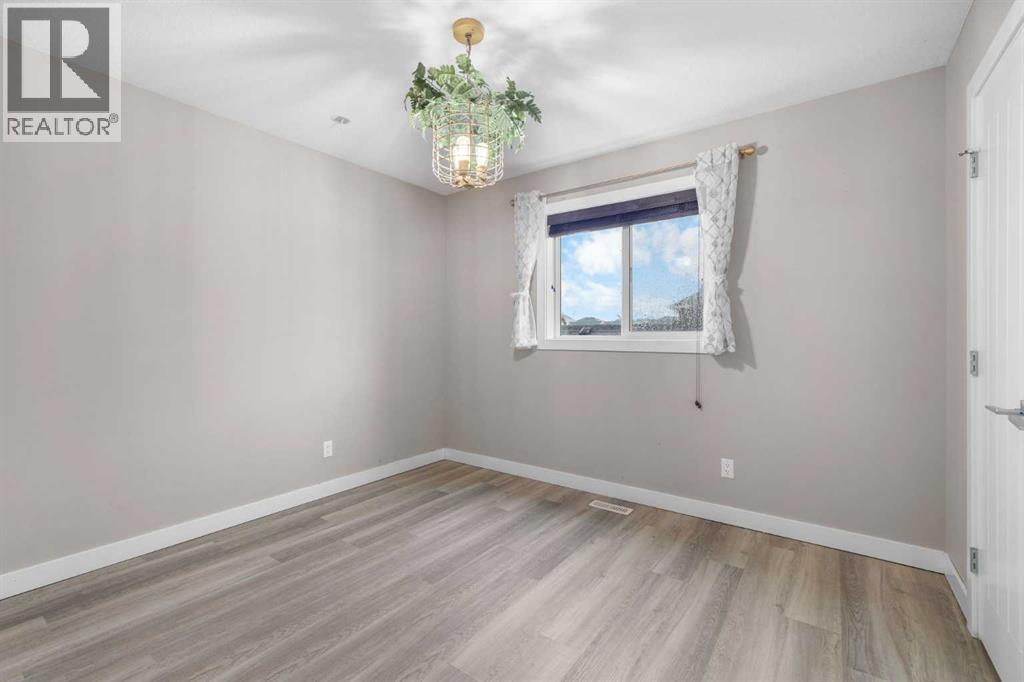 156 Rainbow Falls Heath, Chestermere, Alberta  T1X 0S7 - Photo 31 - A2297410