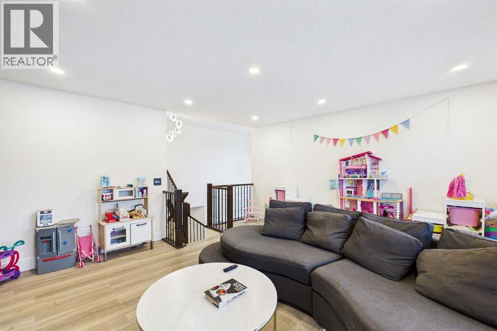 156 Rainbow Falls Heath, Chestermere, Alberta  T1X 0S7 - Photo 22 - A2297410