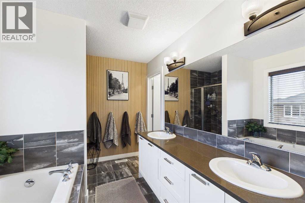 156 Rainbow Falls Heath, Chestermere, Alberta  T1X 0S7 - Photo 28 - A2297410