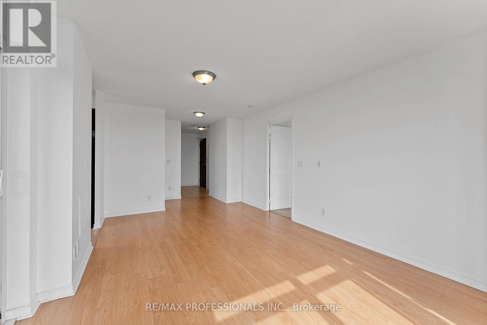 2907 - 3 Michael Power Place, Toronto, Ontario  M9A 0A2 - Photo 10 - W12946582