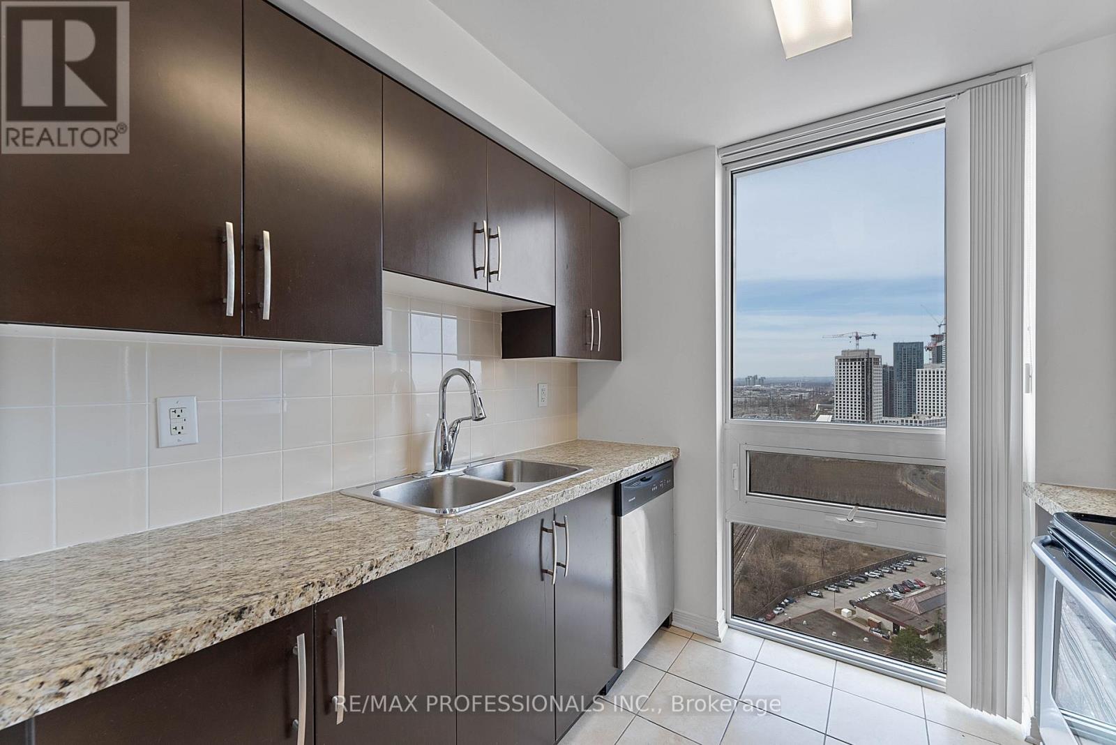 2907 - 3 Michael Power Place, Toronto, Ontario  M9A 0A2 - Photo 13 - W12946582