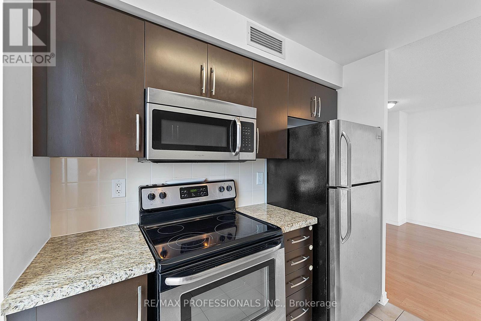 2907 - 3 Michael Power Place, Toronto, Ontario  M9A 0A2 - Photo 16 - W12946582