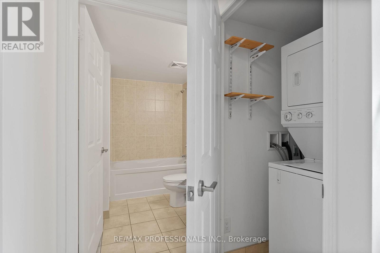 2907 - 3 Michael Power Place, Toronto, Ontario  M9A 0A2 - Photo 27 - W12946582