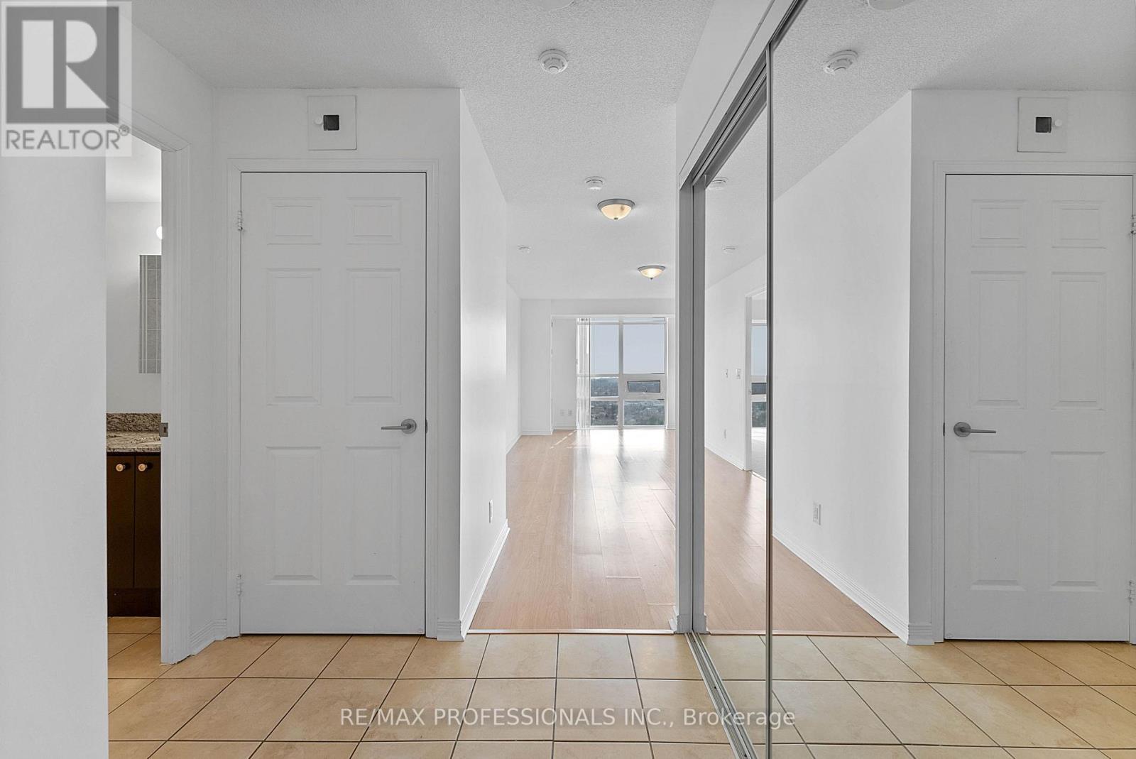 2907 - 3 Michael Power Place, Toronto, Ontario  M9A 0A2 - Photo 3 - W12946582