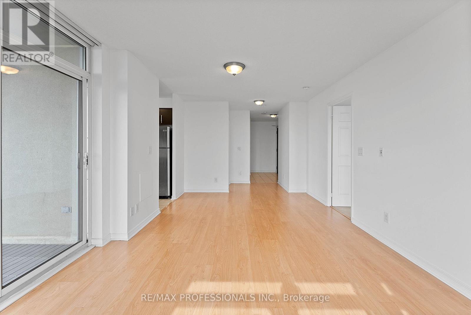 2907 - 3 Michael Power Place, Toronto, Ontario  M9A 0A2 - Photo 9 - W12946582