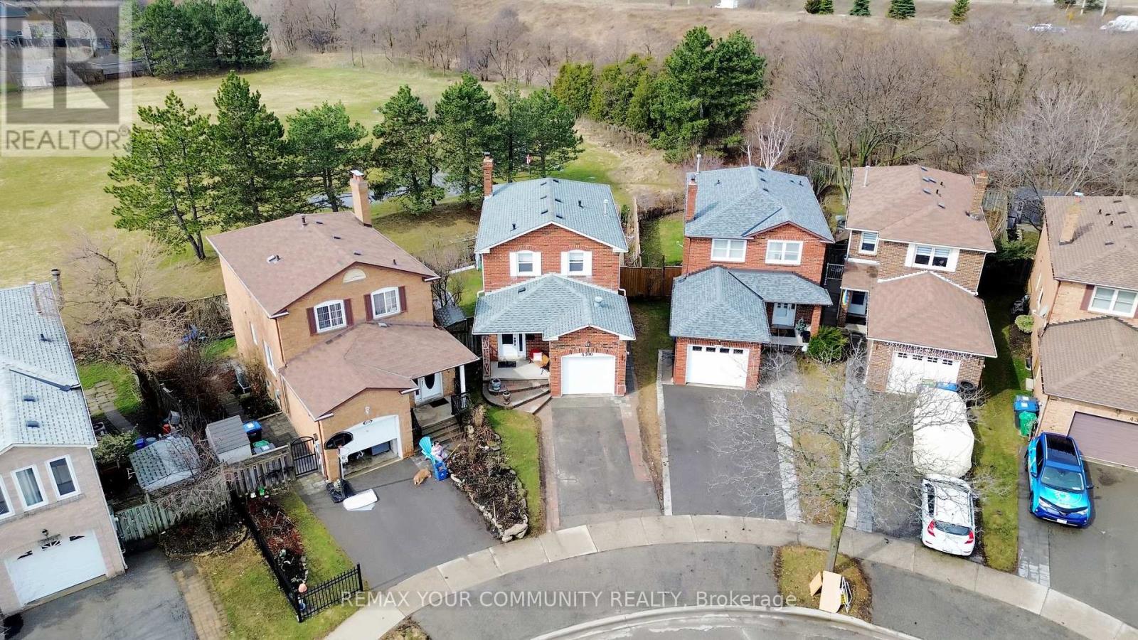 4300 Beacon Lane, Mississauga, Ontario  L5C 3V9 - Photo 3 - W12946706