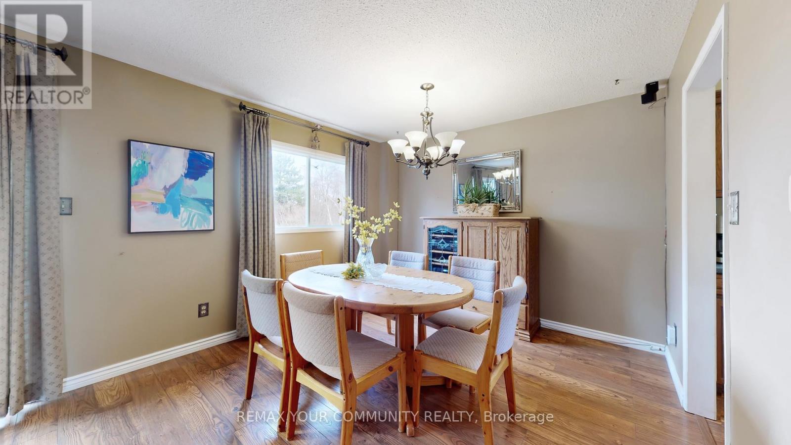 4300 Beacon Lane, Mississauga, Ontario  L5C 3V9 - Photo 5 - W12946706