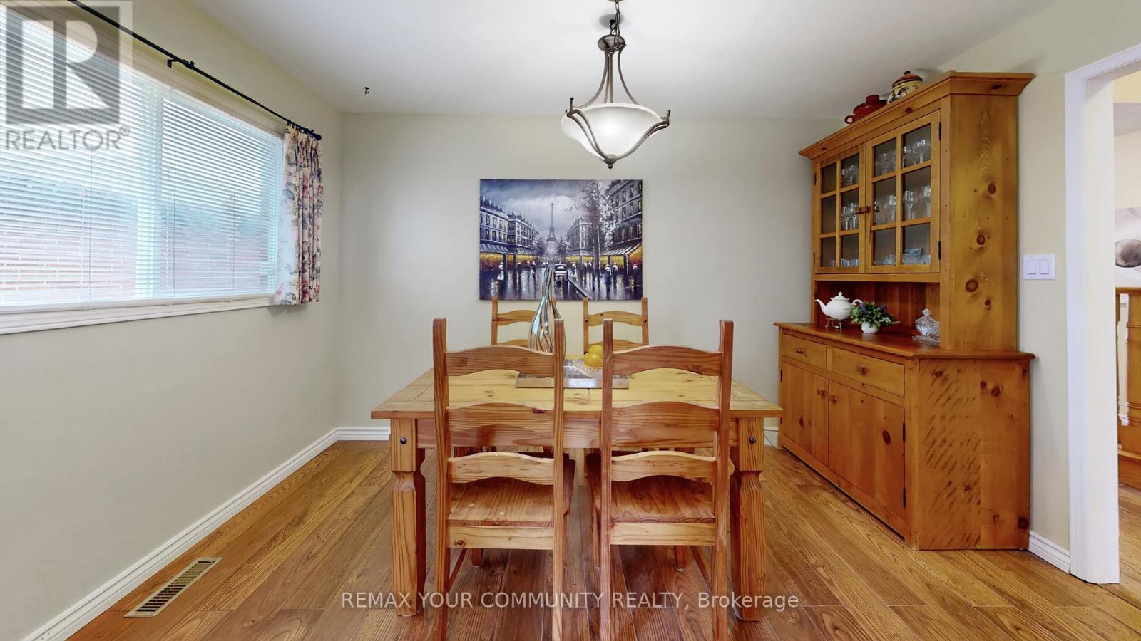 4300 Beacon Lane, Mississauga, Ontario  L5C 3V9 - Photo 7 - W12946706