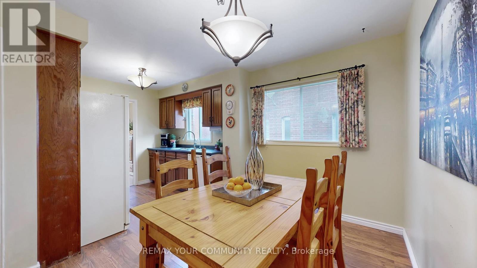 4300 Beacon Lane, Mississauga, Ontario  L5C 3V9 - Photo 8 - W12946706