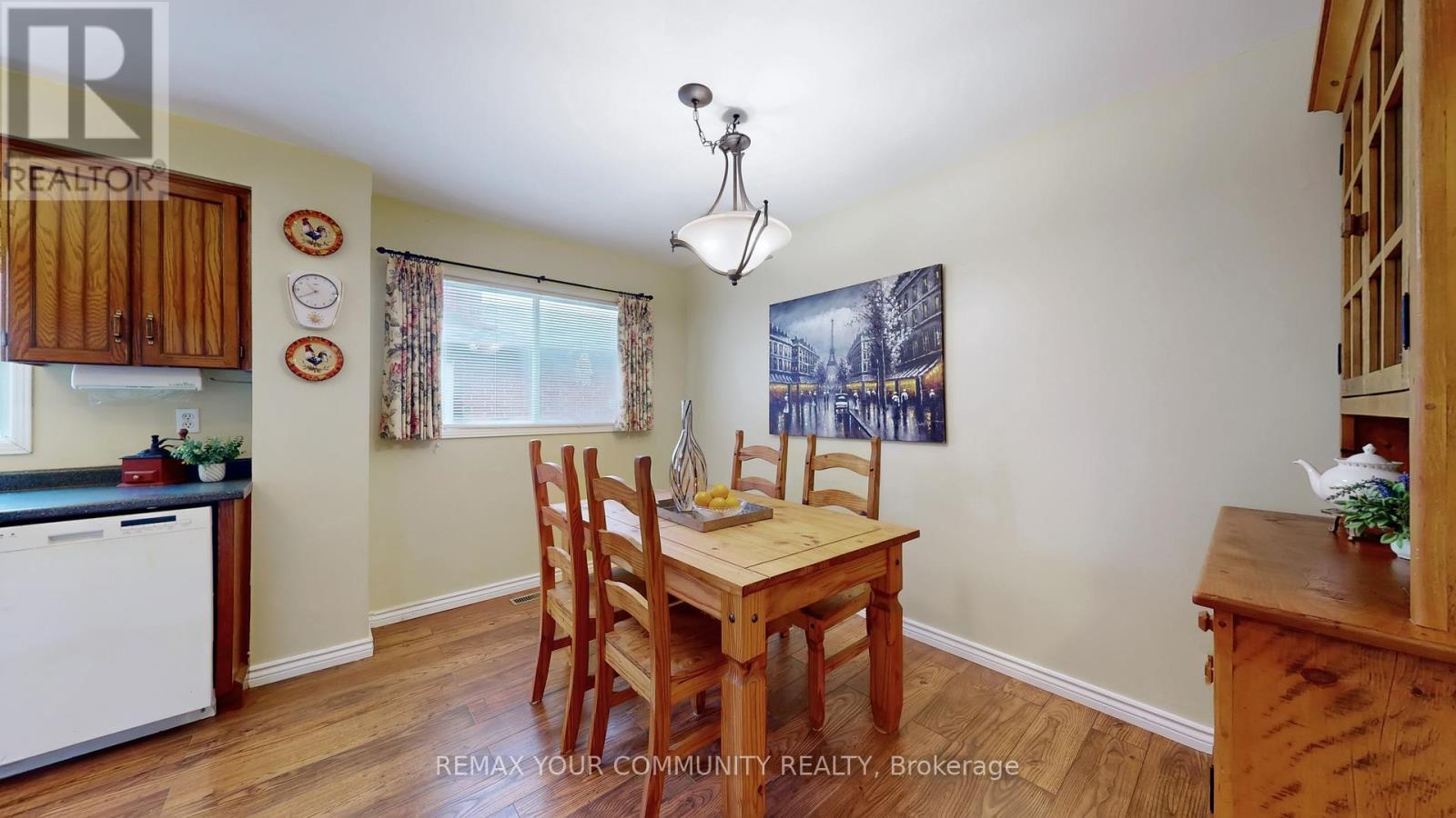 4300 Beacon Lane, Mississauga, Ontario  L5C 3V9 - Photo 9 - W12946706