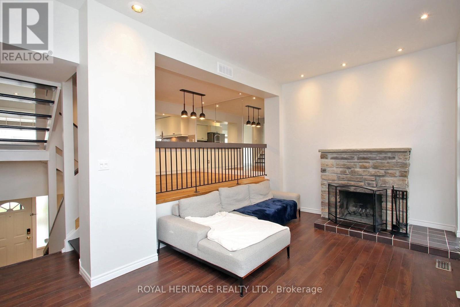 6 - 24 Reid Drive, Mississauga, Ontario  L5M 2A6 - Photo 4 - W12946740