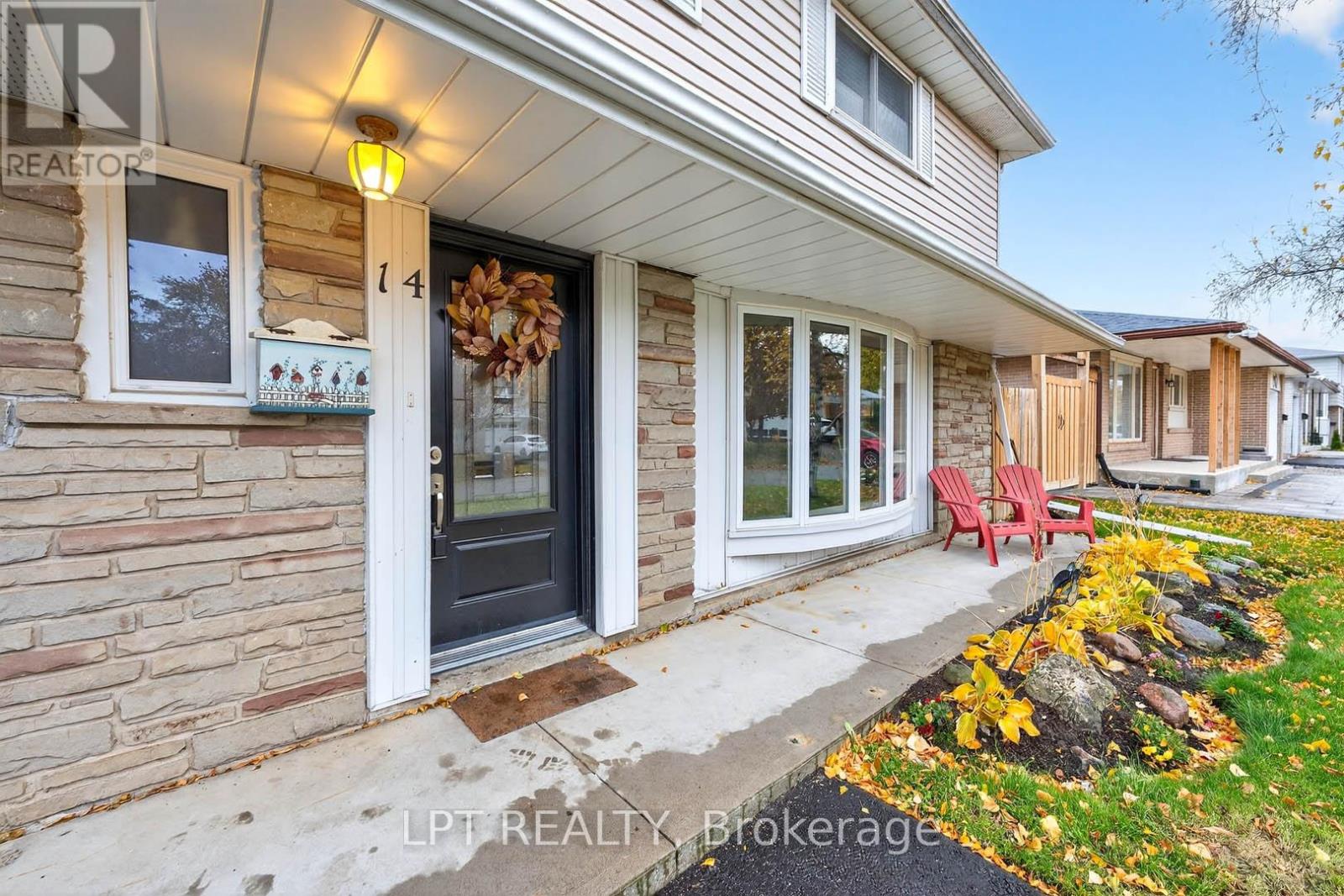 14 Caledon Crescent, Brampton, Ontario  L6W 1C5 - Photo 5 - W12946742