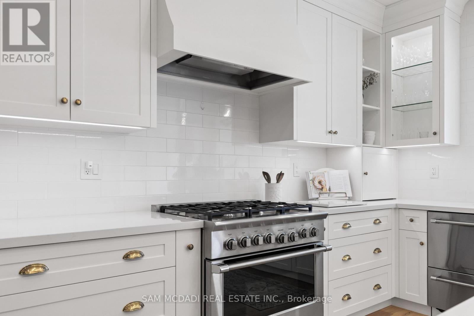 4 Iroquois Avenue, Mississauga, Ontario  L5G 1M6 - Photo 10 - W12946792