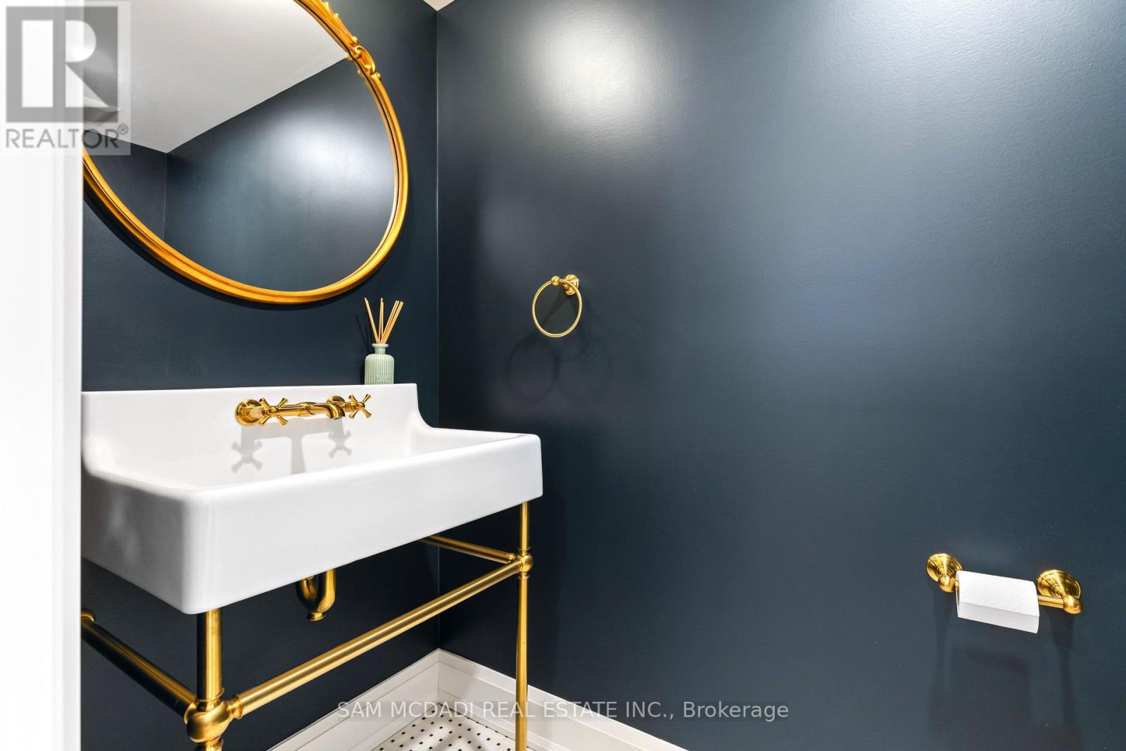 4 Iroquois Avenue, Mississauga, Ontario  L5G 1M6 - Photo 15 - W12946792