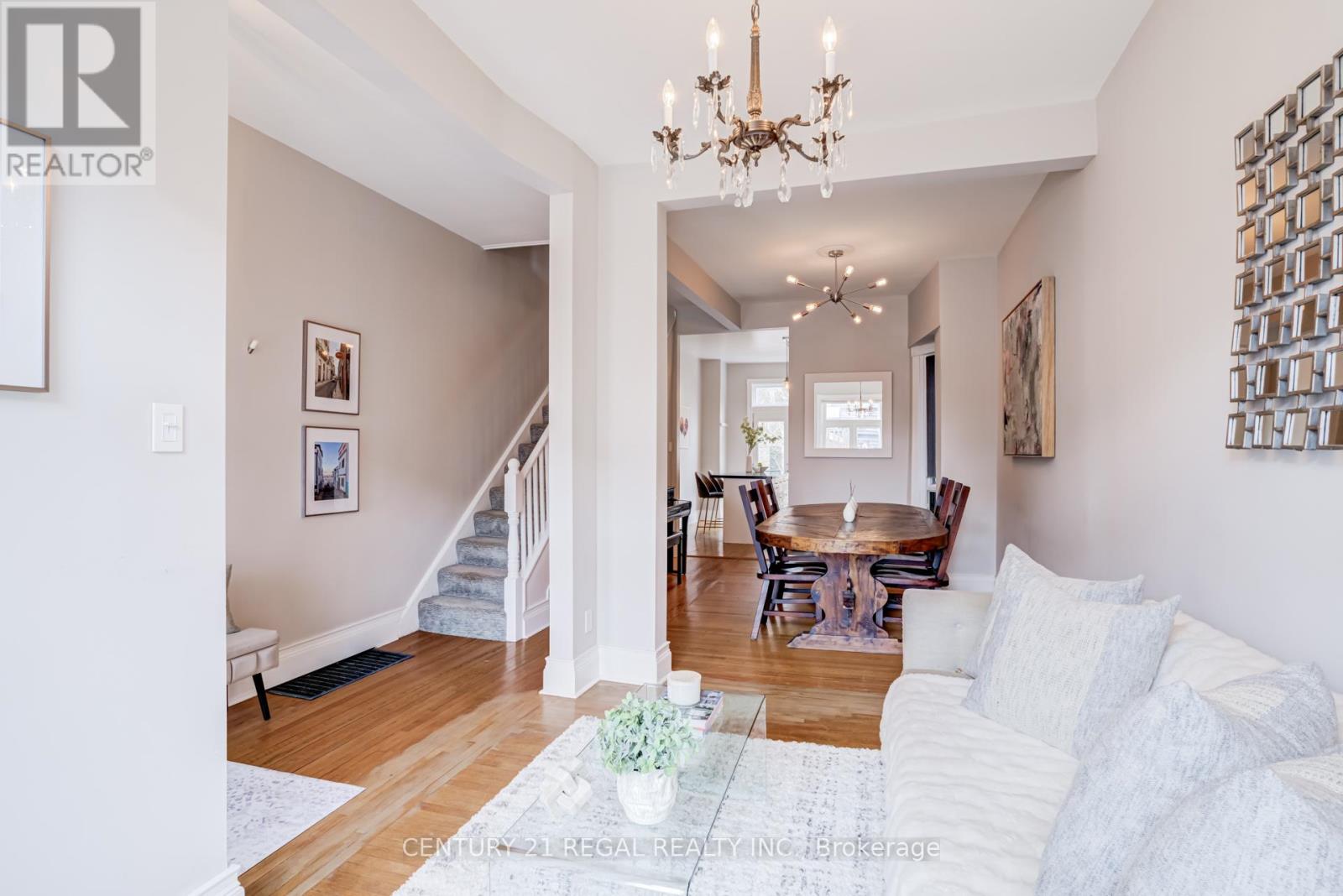 36 Golden Avenue, Toronto, Ontario  M6R 2J4 - Photo 10 - W12946802