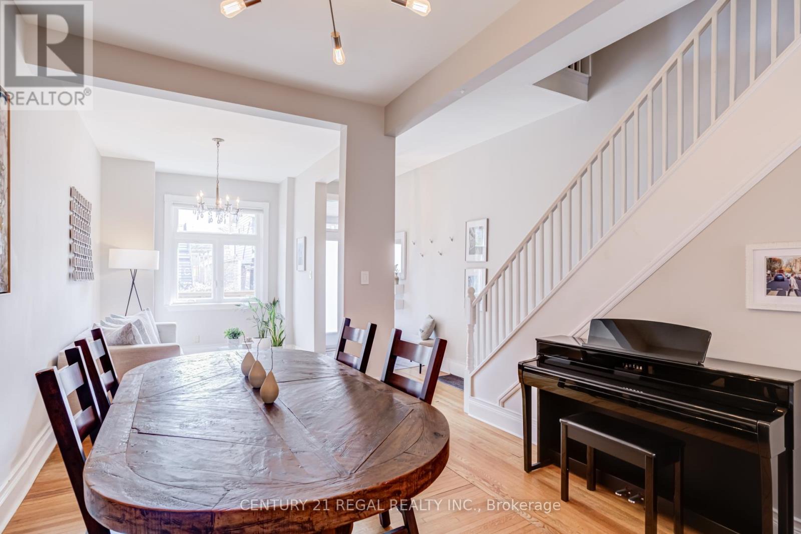 36 Golden Avenue, Toronto, Ontario  M6R 2J4 - Photo 14 - W12946802