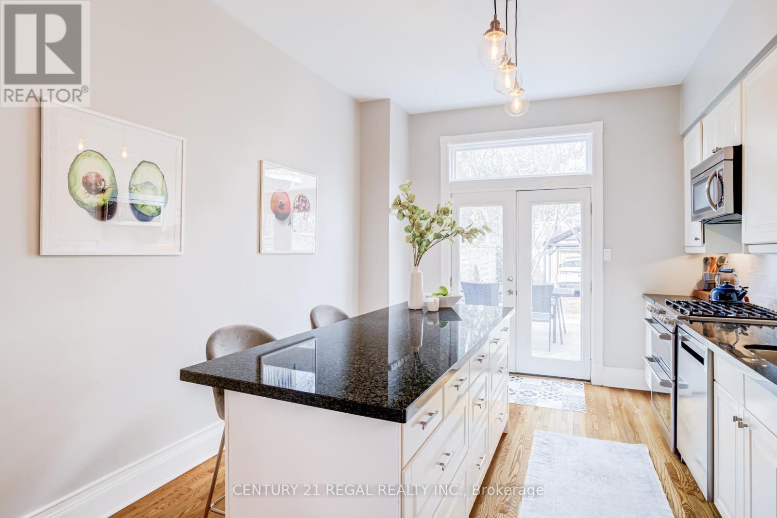 36 Golden Avenue, Toronto, Ontario  M6R 2J4 - Photo 17 - W12946802