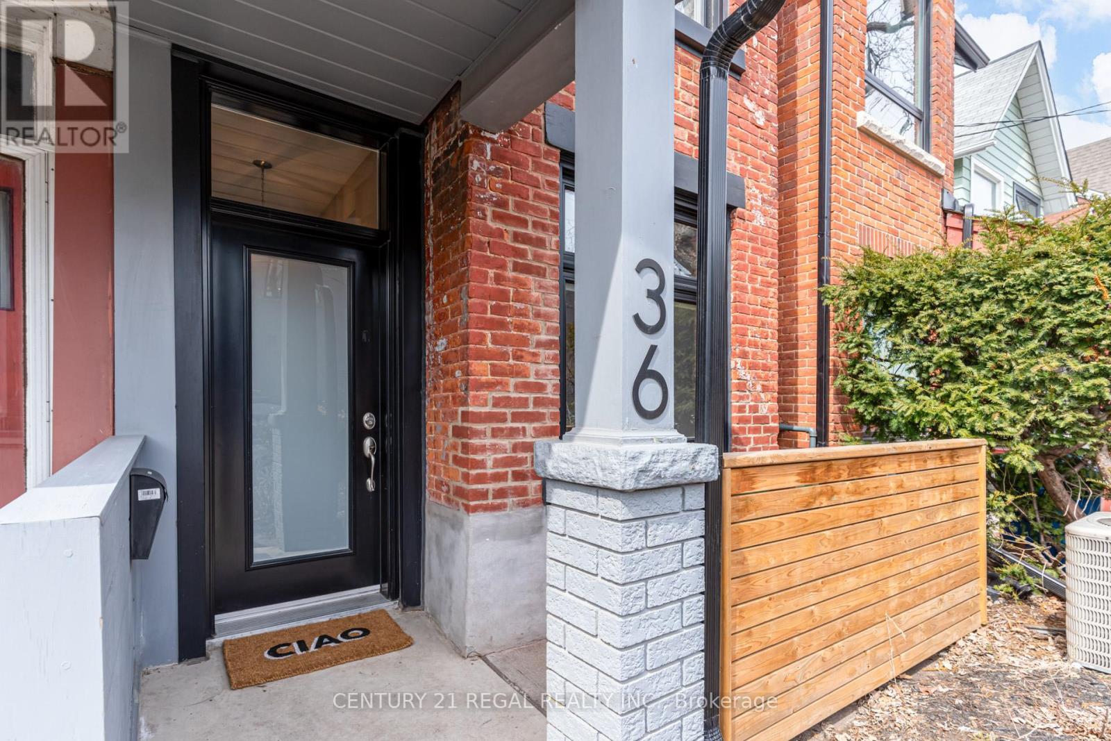 36 Golden Avenue, Toronto, Ontario  M6R 2J4 - Photo 3 - W12946802