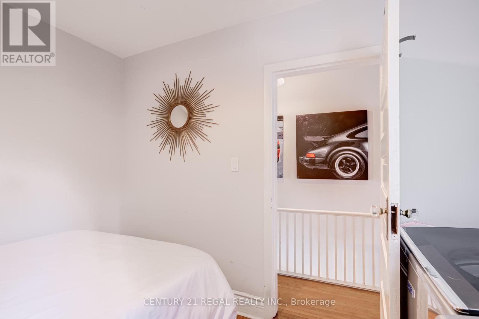 36 Golden Avenue, Toronto, Ontario  M6R 2J4 - Photo 32 - W12946802